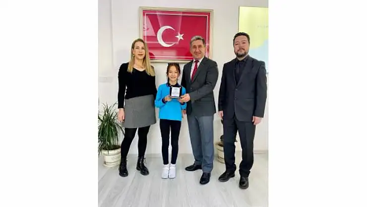 18 MART RESİM YARIŞMASI'NDA DERECEYE GİREN ÖĞRENCİLER ÖDÜLÜNÜ ALDI