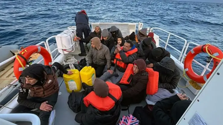 25 düzensiz göçmen kurtarıldı