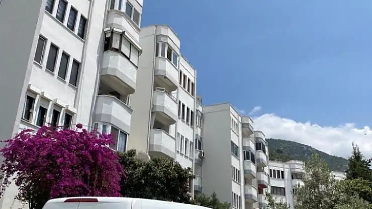 4. kattan düşen kadın hayatını kaybetti