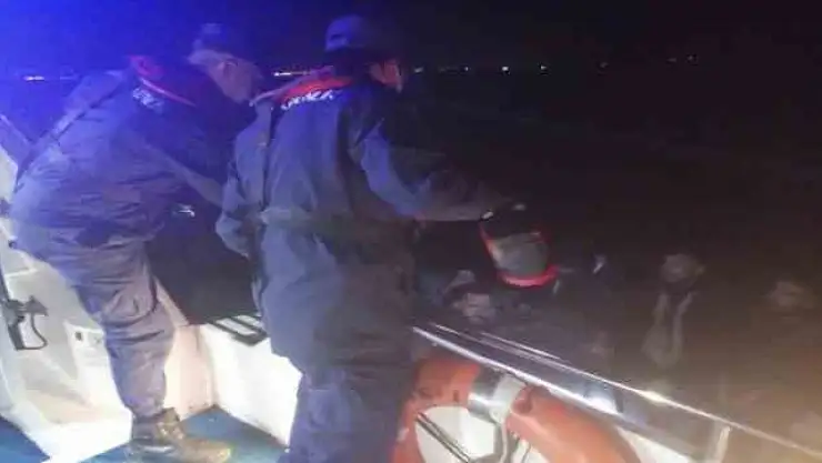 47 DÜZENSİZ GÖÇMEN KURTARILDI, 20'Sİ YAKALANDI 