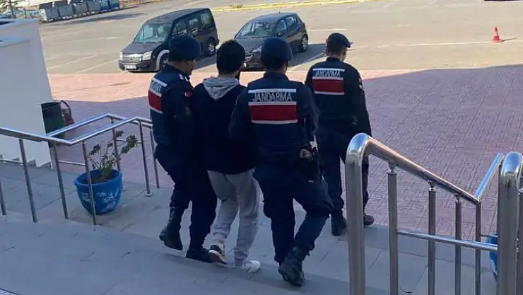 5 AYRI SUÇTAN ARANIYORDU, BODRUM'DA JANDARMAYA YAKALANDI