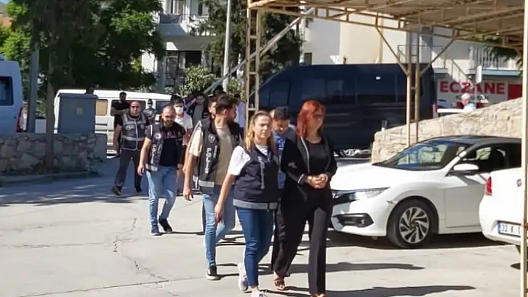 6 İLDE DOLANDIRICILIK OPERASYONUNDA GÖZALTINA ALINAN ŞÜPHELİLER ADLİYEYE SEVK EDİLDİ