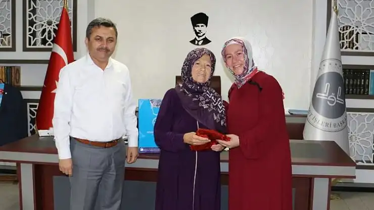 60 yaşından sonra Fethiye Müftülüğü'nde Kur'an öğrendi