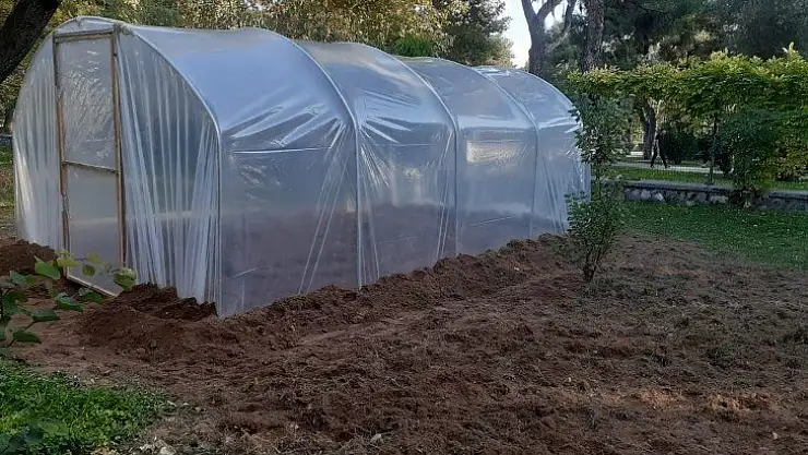 8 aydır dışarı çıkamayan huzurevi sakinleri için sera kuruldu