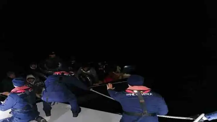 9 DÜZENSİZ GÖÇMEN KURTARILDI