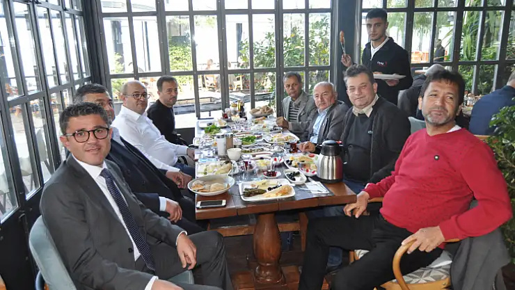 Aday Adayı Kökten Muhtarların Taleplerini Dinledi