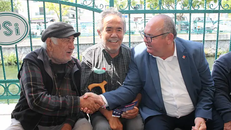 Aday Demir, pazar esnafıyla buluştu