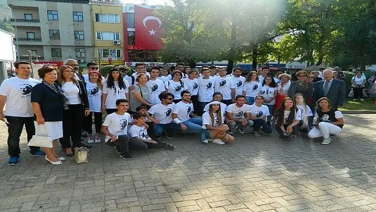 ADD  'Özlemle Arıyor Ve Anıyoruz'