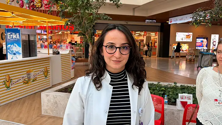 Ağız ve Diş Sağlığı Haftası'nda vatandaşları bilgilendirme standı