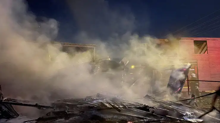 Ahşap atölyesi alevlere teslim oldu