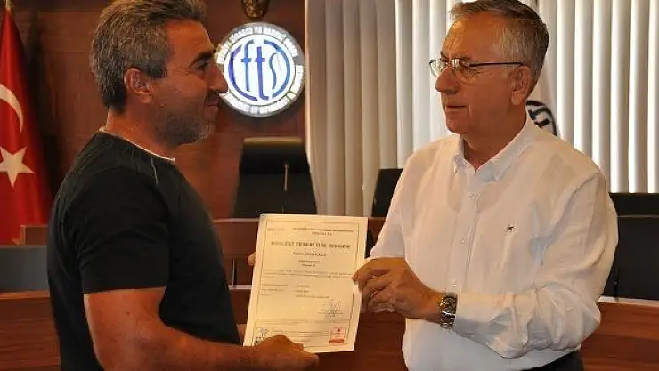 AHŞAP KALIP USTALARI BELGELERİNİ ALDI