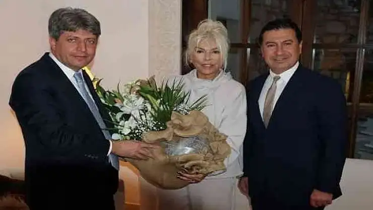 Ajda Pekkan'dan Bodrum'a tam destek