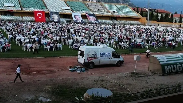  AK PARTİ 5 BİN KİŞİYE İFTAR YEMEĞİ VERDİ 