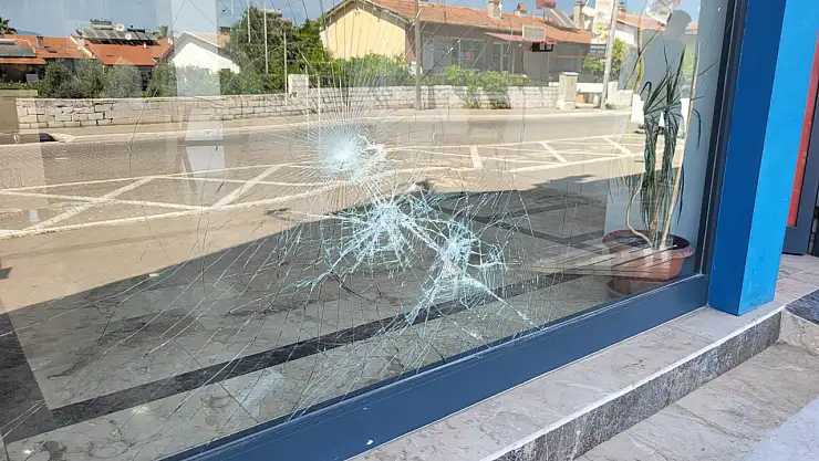 AK Parti Fethiye'ye taşlı saldırı