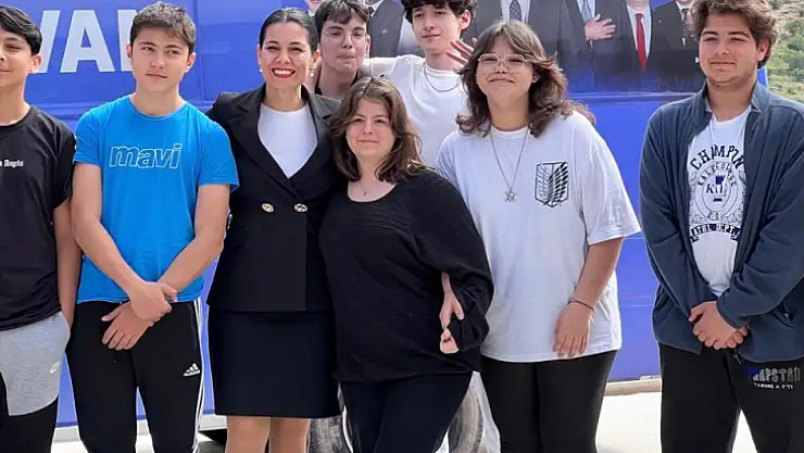 AK Parti Milletvekili Adayı Tan Gençlerle Bir Araya Geldi