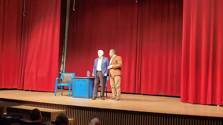 Akarnur' un Fethiye'de seyirciyle buluştu