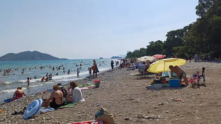Akmaz Plajı Doldu Taştı