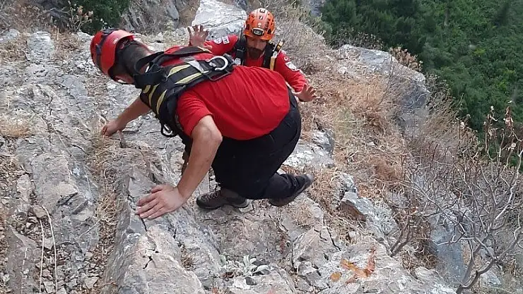AKUT ve JAK ekibi tatilciyi kurtardı 