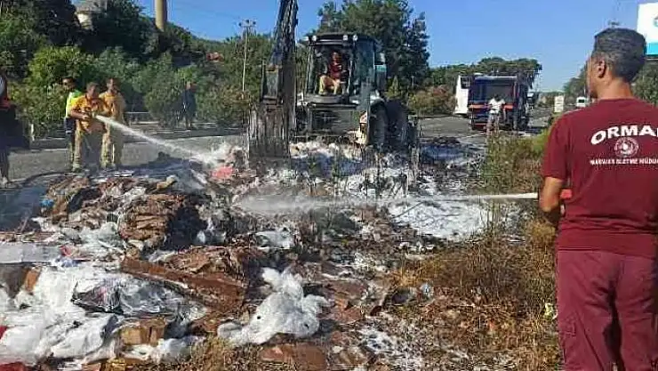 Alev alan çöp kamyonunu orman arazözü söndürdü