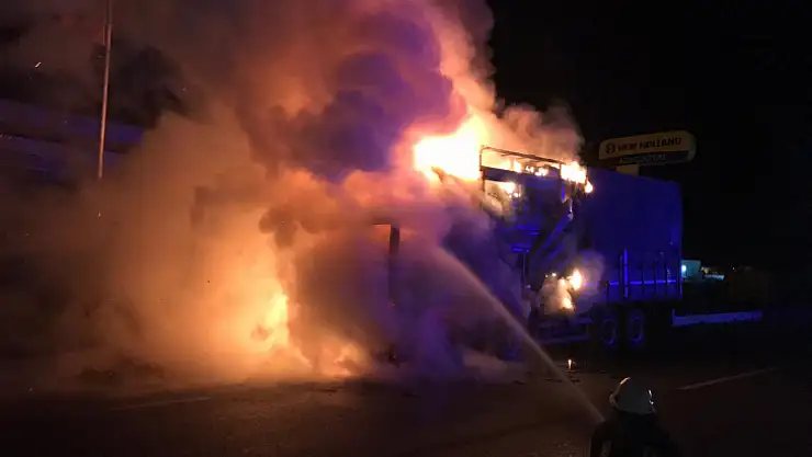 Alevler geceyi aydınlattı