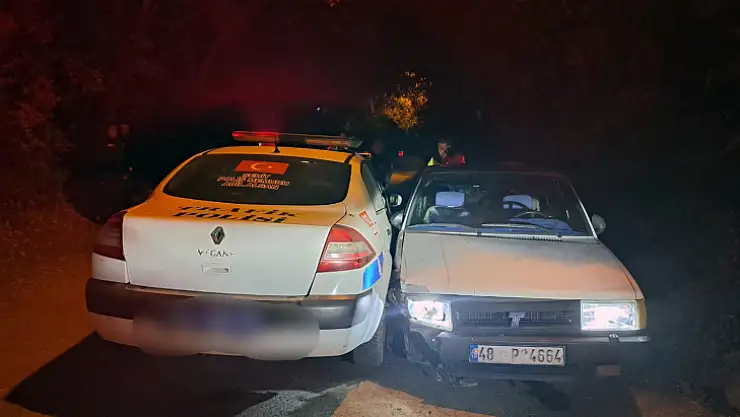 Alkollü sürücü 'dur' ihtarına uymadı polis aracına çarptı