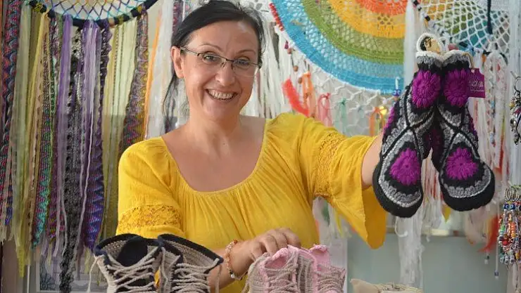 Altı yaşında öğrendiği örgü işi, geçim kaynağı oldu