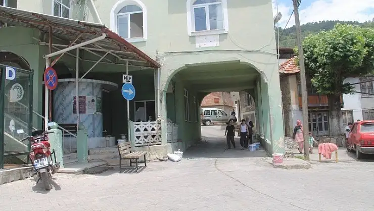 ALTINDAN YOL GEÇEN TEK CAMİ