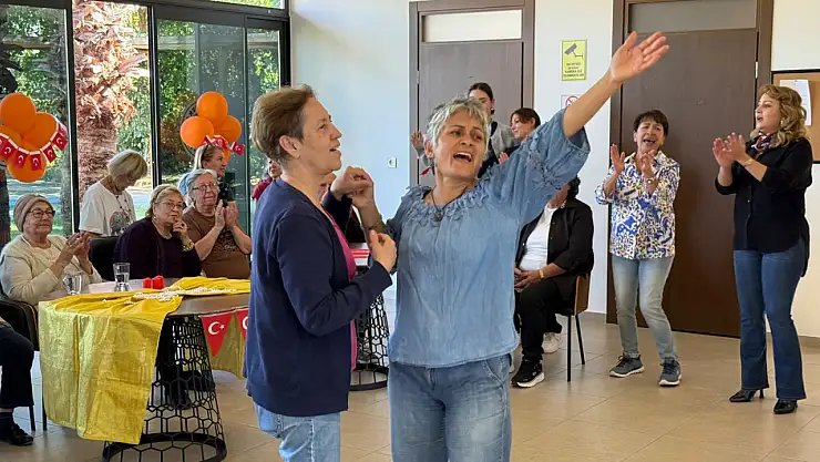 Alzheimer Derneği'nde 29 Ekim Kutlaması