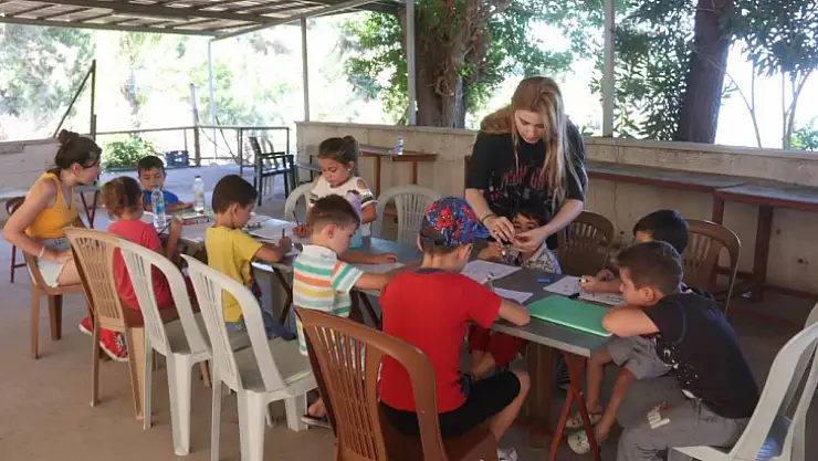 Amerika'dan geldiler, tüm imkanlarını köydeki çocuklar için seferber ettiler