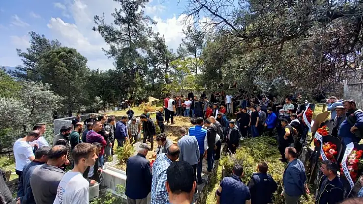 Anne ve oğlu toprağa verildi