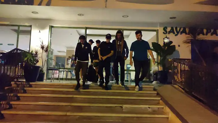 Apart otelde 32 düzensiz göçmen yakalandı