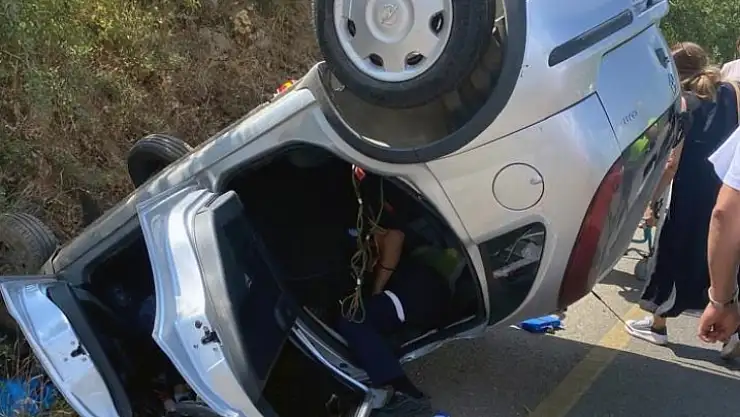 Araç takla attı: 2 yaralı