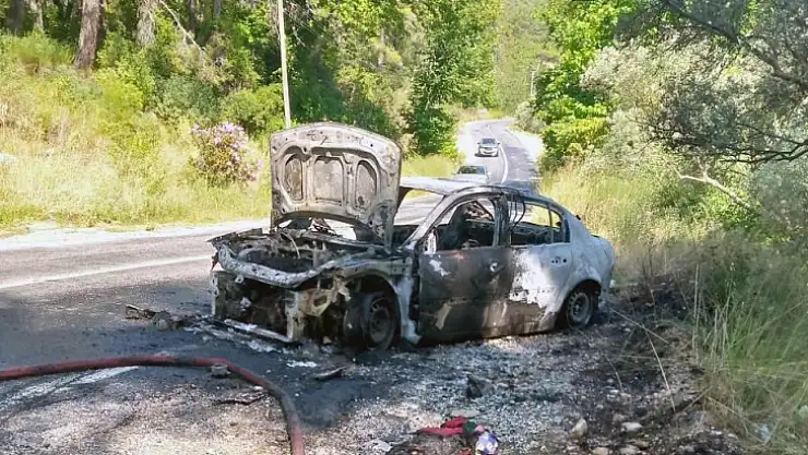 Aracın motor bölümü alev aldı
