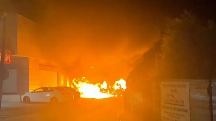 Araçlar alev topuna döndü