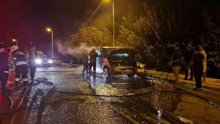 ARAÇLARININ YANDIĞINI GÖRÜNCE SİNİR KRİZİ GEÇİRDİLER