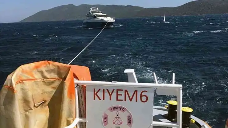 Arızalanan lüks yatı KIYEM ekipleri kurtardı