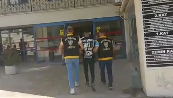 ARKA KAPIDAN GİRDİ, 300 BİNLİK MOTOSİKLETLE ÖN KAPIDAN ÇIKIP GİTTİ