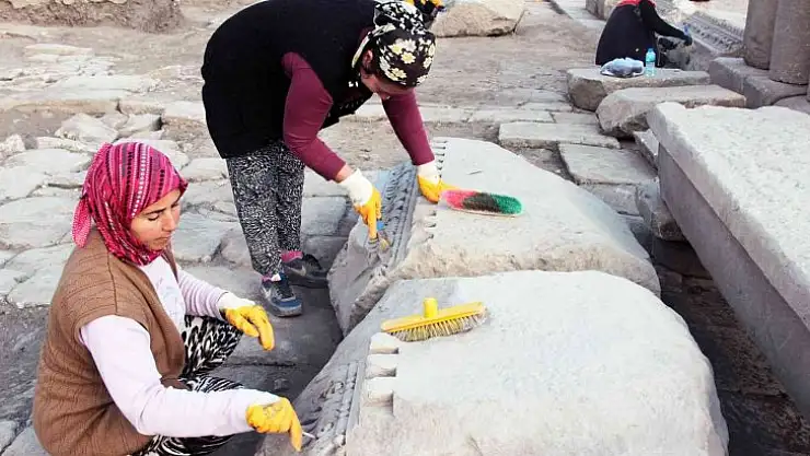 Arkeolojiye kadınlardan hassas dokunuş
