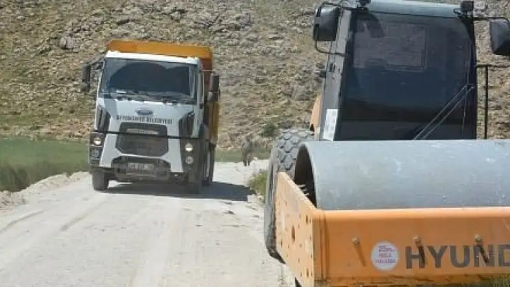 Asırlardır Hizmet Görmeyen Girdev Yaylasında Yol Çalışmaları Tüm Hızıyla Devam Ediyor