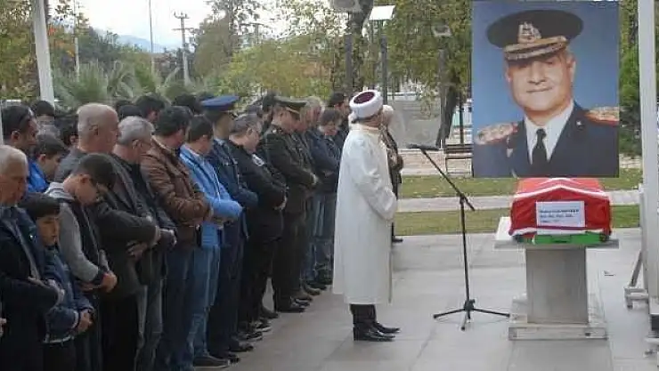 ASKERİ TÖRENLE TOPRAĞA VERİLDİ