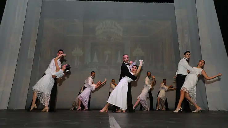 Ata'yla Son Dans İzleyicileri Büyüledi