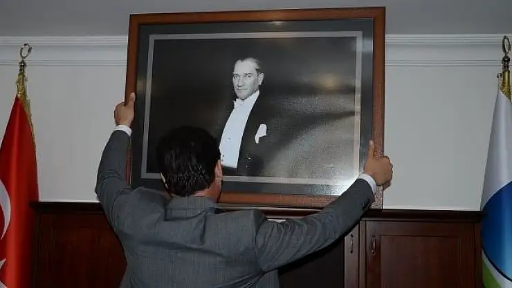 Atatürk Fotoğrafı Konusuna Açıklık Getirildi