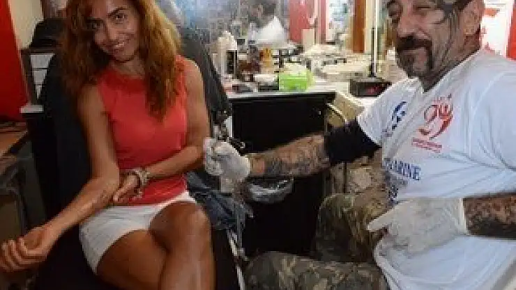 ATATÜRK İMZASI YAPARAK DÜNYA REKORU DENEDİ