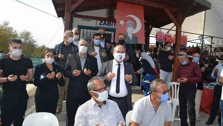 Atatürk'ün anısına helva dağıtıldı