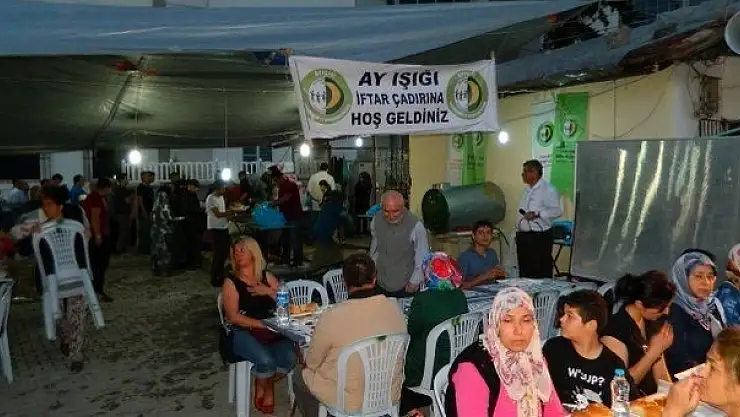 AY  IŞIĞINDA İLK ORUÇLAR DUALARLA AÇILDI…