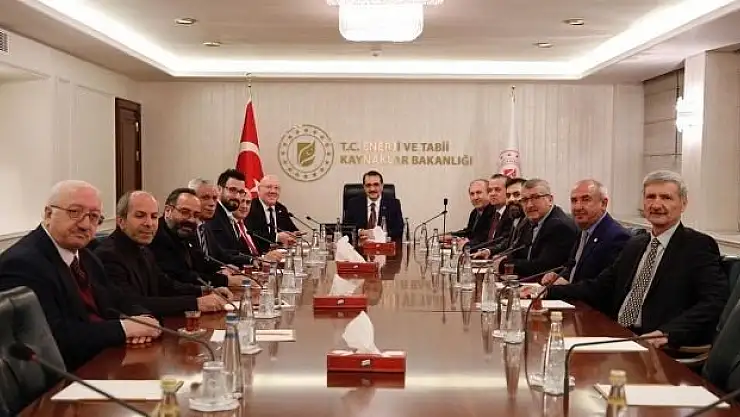 Bakan Dönmez 'Yerel basına destek sorumluluğumuzdur'