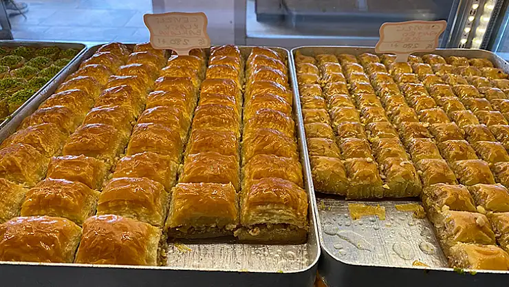 Baklavanın kilosu cep yakıyor! Fethiye'de 600, İstanbul'da 1000TL!