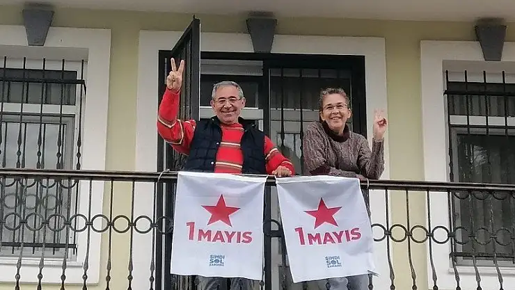 Balkonlardan 1 Mayıs Marşları Yükseldi