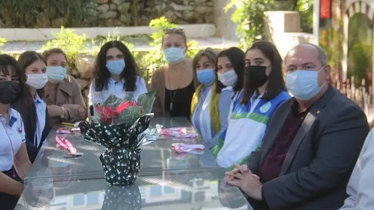 Başarılarını İlçe Başkanı Demir ile paylaştılar