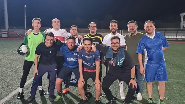 Basın mensupları yeşil sahada bir araya geldi